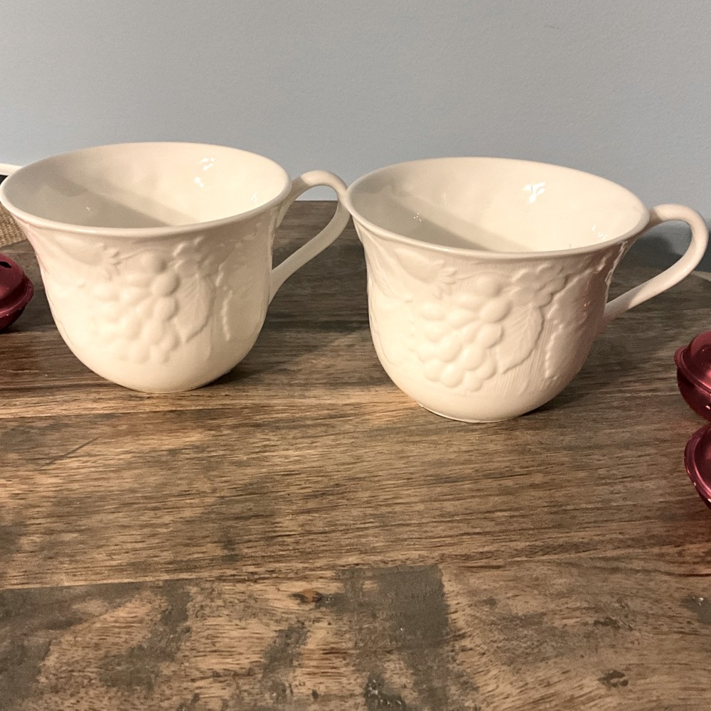 Set Wedgwood Strawberry & Vine Tea Cups Bone China All White